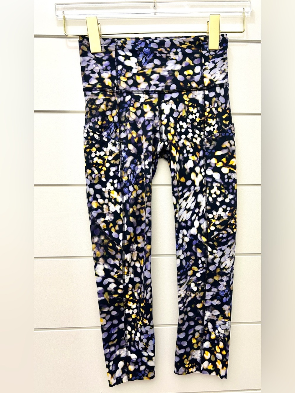 Lululemon Fast and Free Tight in Metropolis Glow • 19” Crops • Size 2